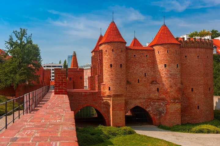 Kid-Friendly Walking Tour of Warsaw with Expert Local Guide