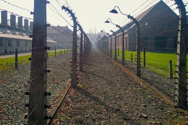 Auschwitz-Birkenau Memorial and Museum Guided Tour from Krakow