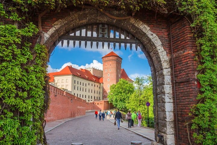 Krakow: Wawel Castle Guided Tour with Skip-The-Line Entry