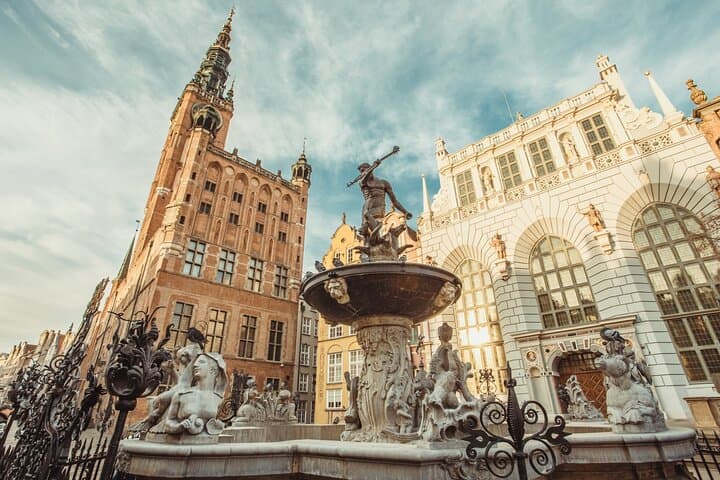 Wine and Food Tasting Tour in Gdansk Old Town