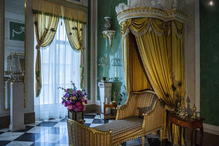 Best of Warsaw Full-Day Private Tour with Transport & Ticket
