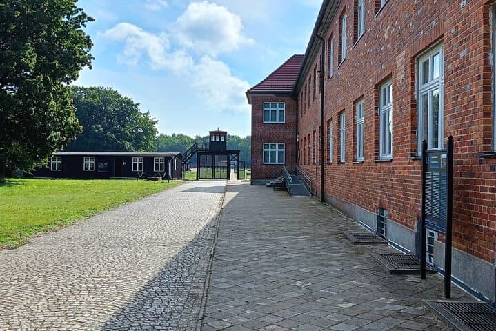 Stutthof Concentration Camp English Tour with Gdansk Hotel pickup