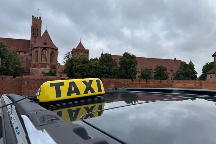 Private Tour of Malbork Castle with Flexible Transport