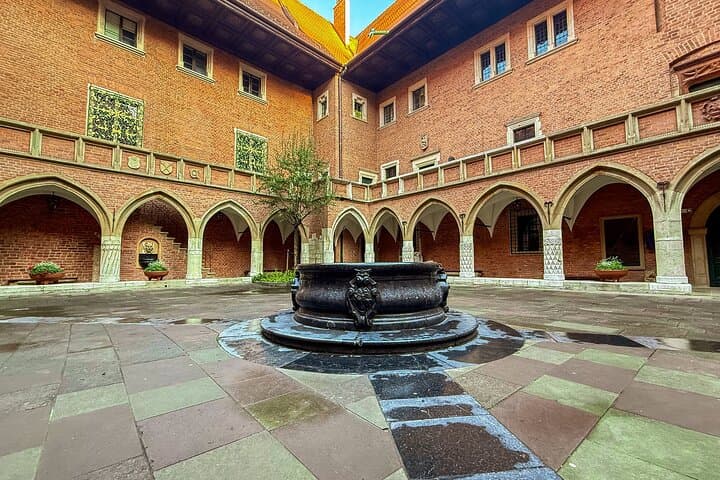 Krakow: Collegium Maius, St. Mary’s Basilica & Cloth Hall