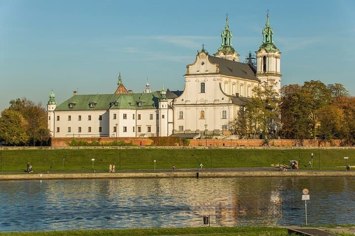 Krakow: River Cruise and Wieliczka Salt Mine Group Tour