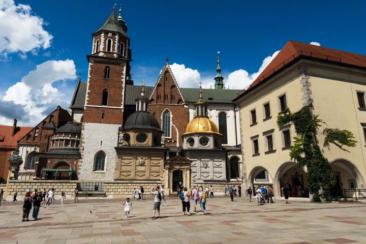 Krakow in 3 Days: Auschwitz, Wieliczka & Krakow Highlights