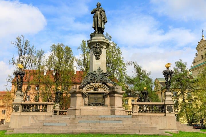 A Walking Tour of Warsaw's Most Beautiful and Historic Sites
