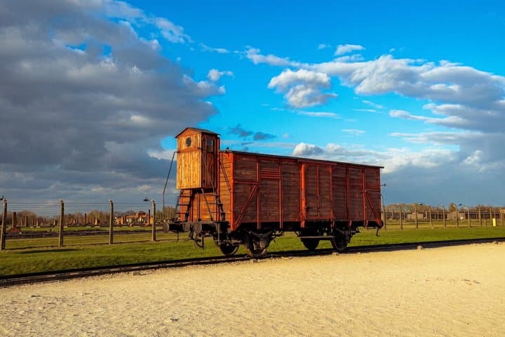 Krakow to Auschwitz Birkenau Guided Tour with Ghetto Visit
