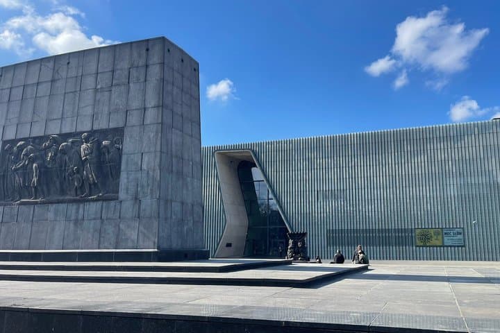 Group Tour: Warsaw Ghetto and Old Town 2-Hour Walking Tour