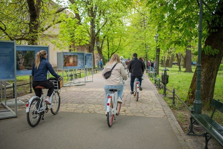 Krakow: Discover the Jewish Quarter with a Bike Tour