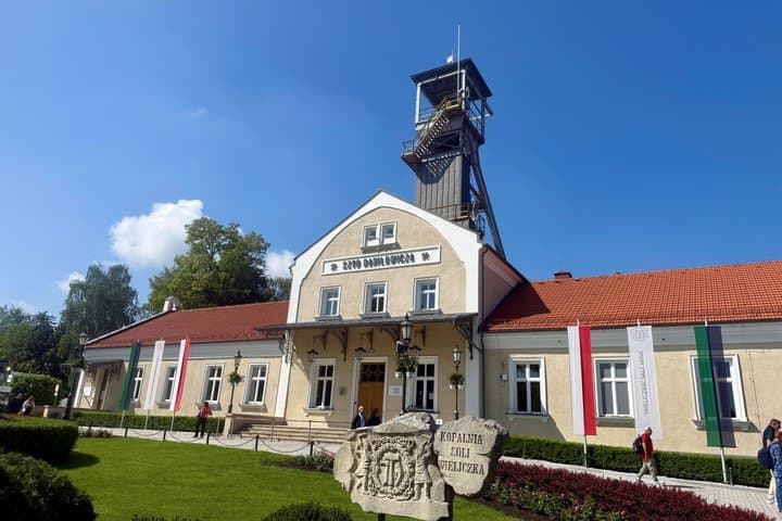 Krakow: Wieliczka Salt Mine Guided Tour