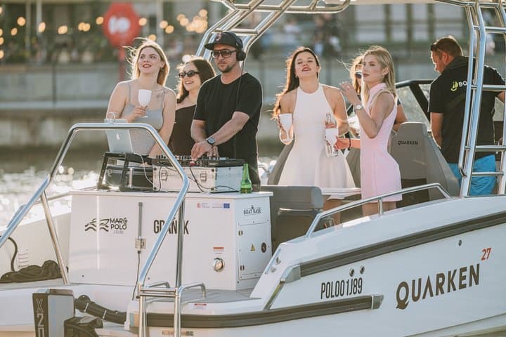 Private Electric Boat Cruise in Gdańsk Old Town with Skipper