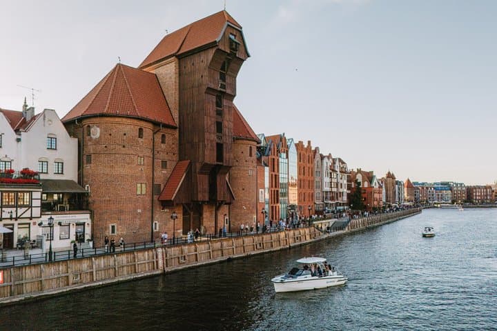 Private Electric Boat Cruise in Gdańsk Old Town with Skipper