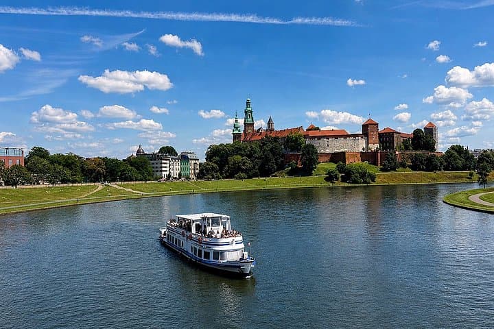 Krakow Vistula River Cruise with Wawel Views and Audio Guide