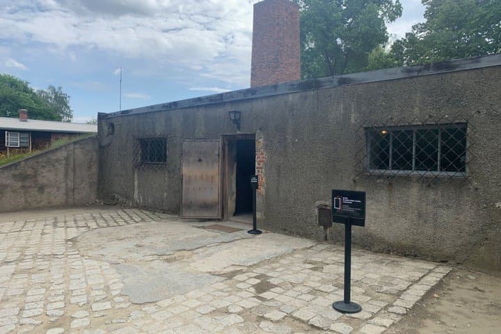 Krakow to Auschwitz Birkenau Guided Tour with Transfer and Ticket