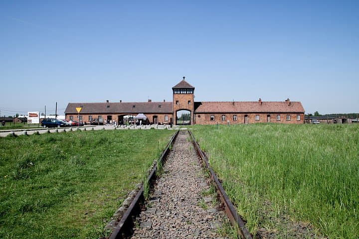 Auschwitz Birkenau Guided Tour and Tickets with Private Transport
