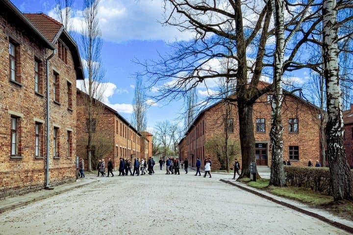 Krakow to Auschwitz Birkenau Guided Tour with Ghetto Visit