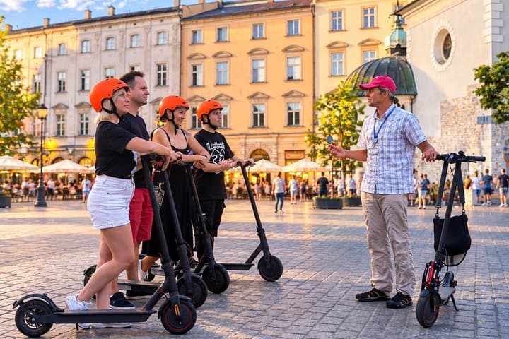 Warsaw Highlights: Old Town Guided E-scooter Tour (1.5h or 3.5h)