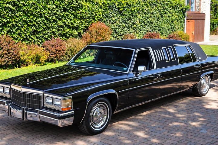 Krakow: Private Ride in a Classic 1984 Cadillac 7-meter Limo